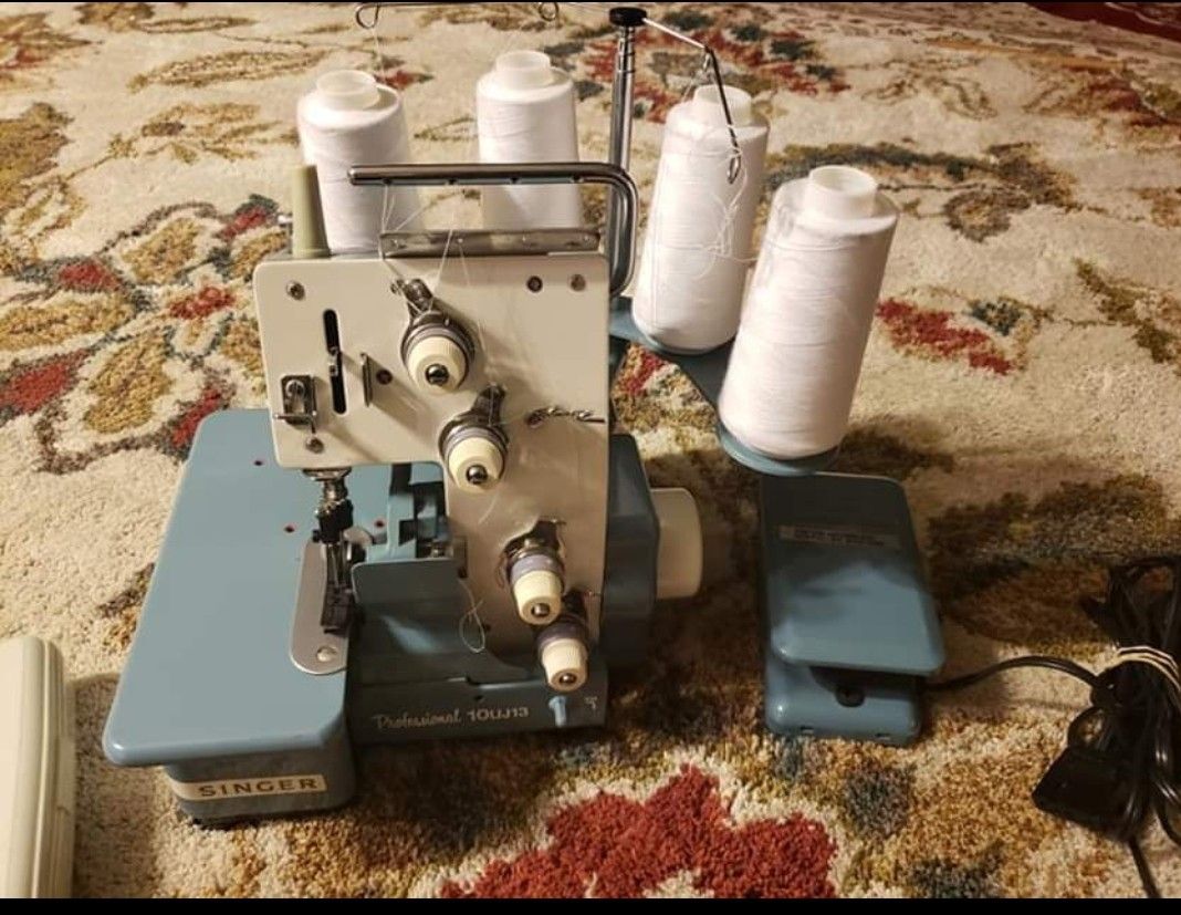 Sewing machine professional 10UJ13 w accessories wheeler carry Inclued