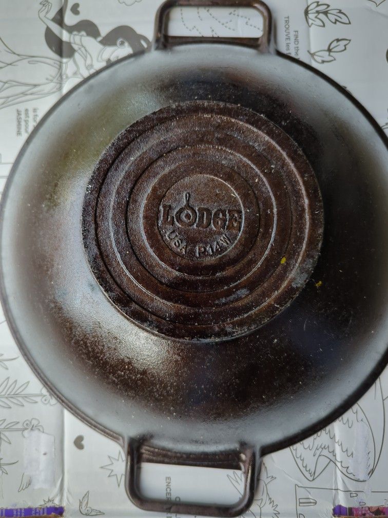 Lodge 14 in. Cast Iron Wok