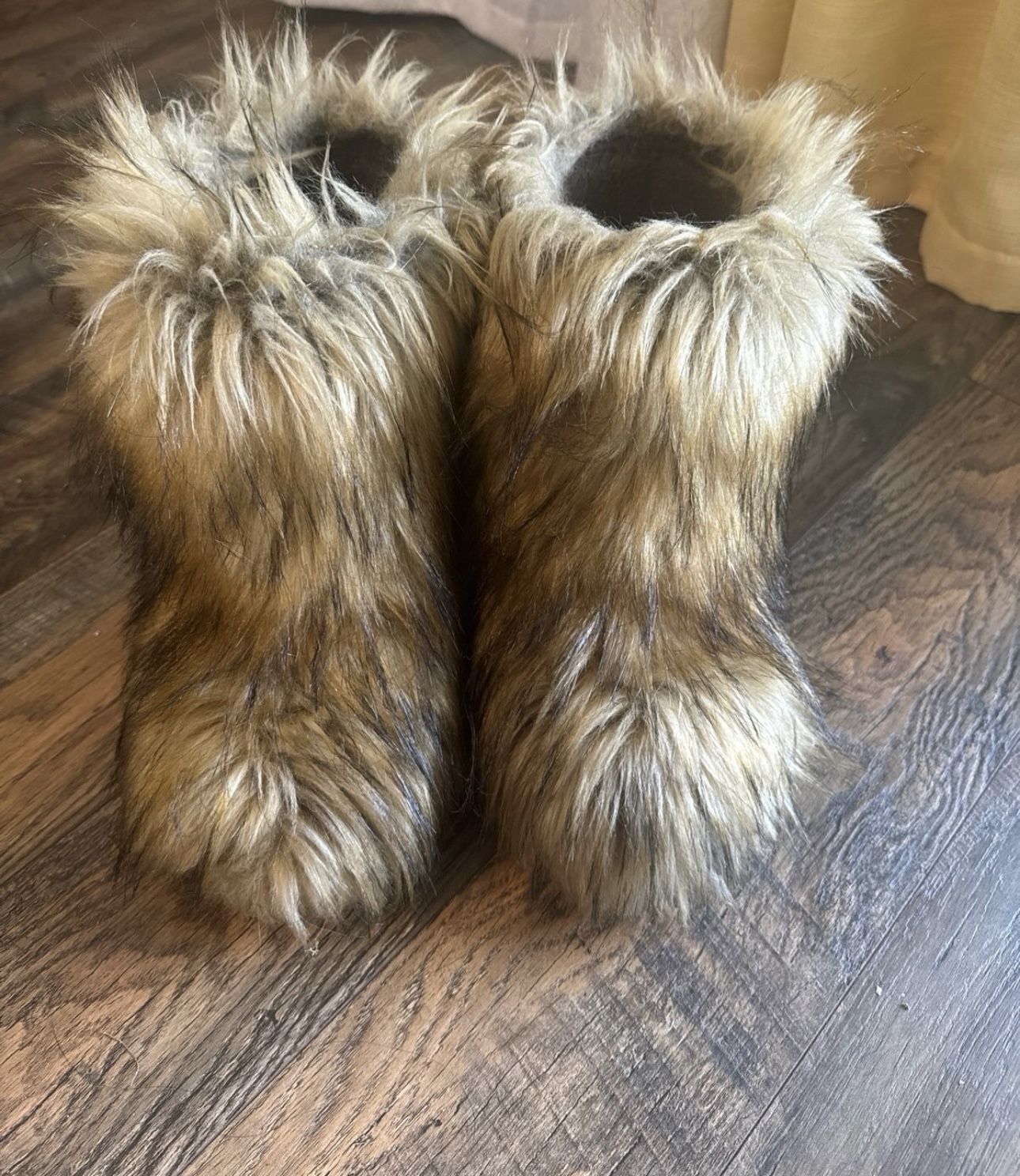 Brown fur boots size 8