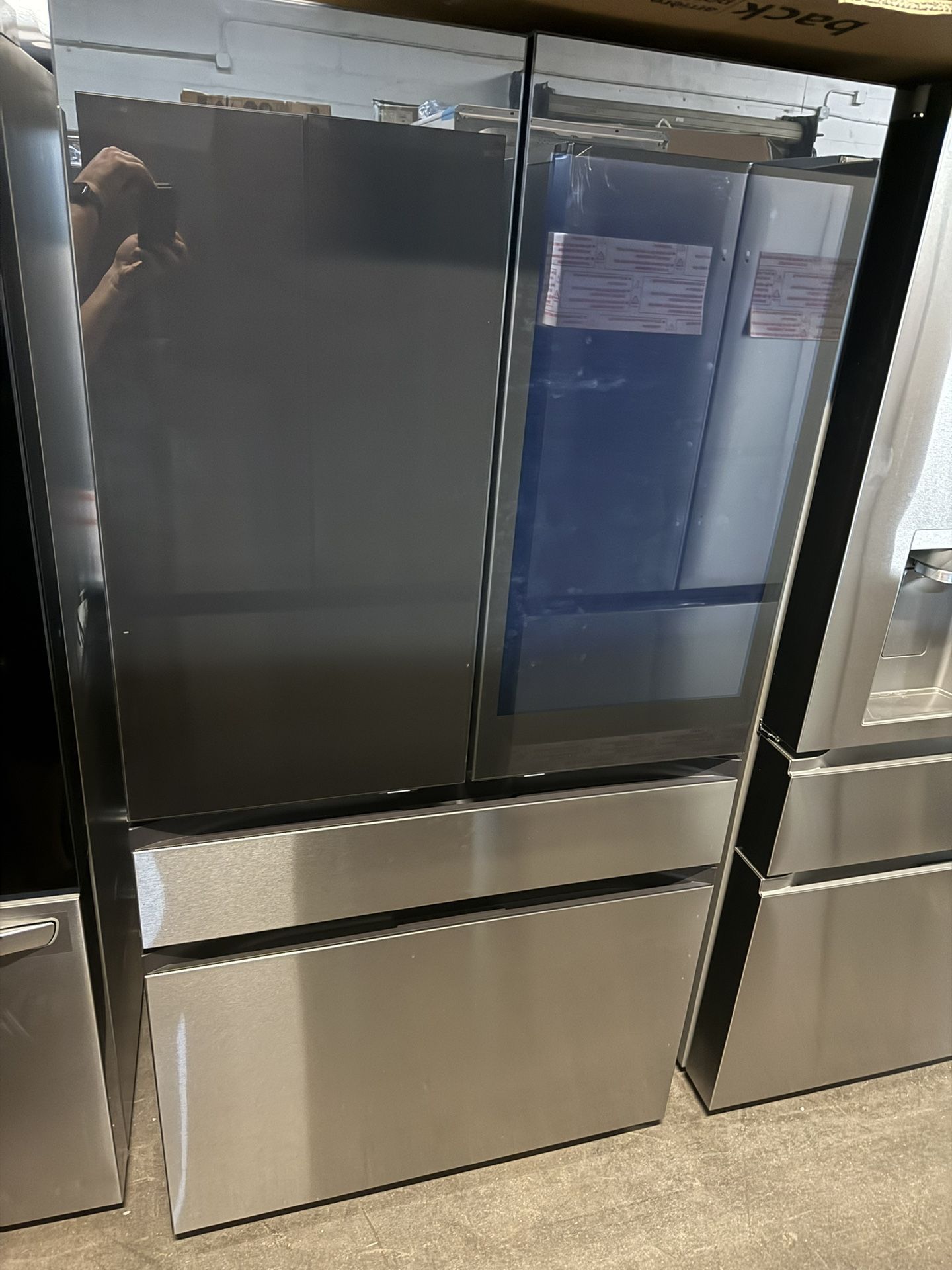 New Samsung - Bespoke 29 cu. ft. 4-Door French Door Refrigerator with AI Family Hub+  RF90F29AECR