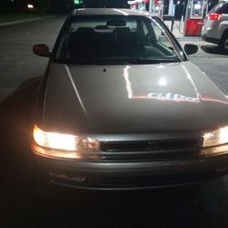 91 Honda Accord Lx 2 Door Champagne Color 4 Cylinder 2.2 Engine Runs and drives good with great Interior and body