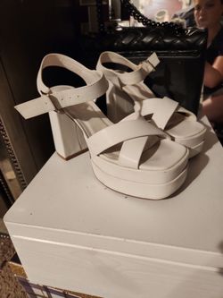 Beige heel size 6