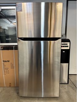Used 30” Top Freezer Refrigerator