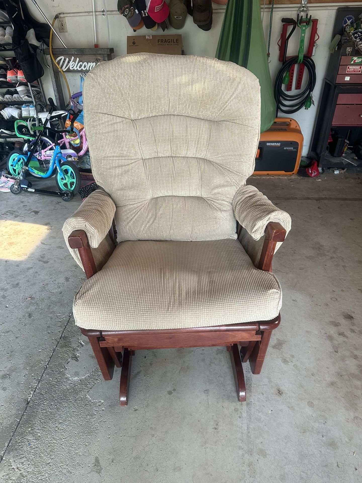 Beautiful Oak Rocker/glider In Great Shape!