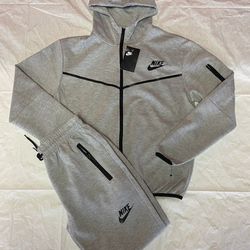 New Nike Tech Fleece Sweatsuits 