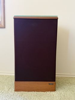 4 vintage Advent floor speakers with protective glass tops