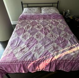 Full size bed
