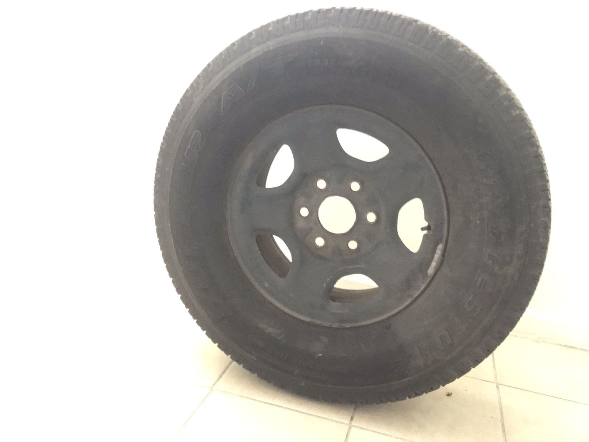 Used Bridgestone Dueler Tire 265/75r16
