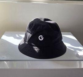 G black bucket hat