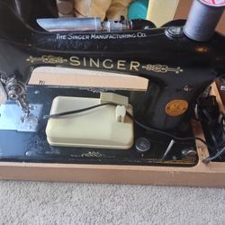 Vintage Singer Sewing Machine 