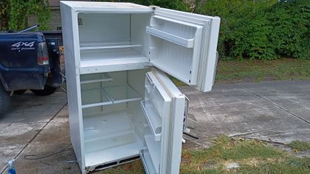 Refrigerator works good. 80 bucks