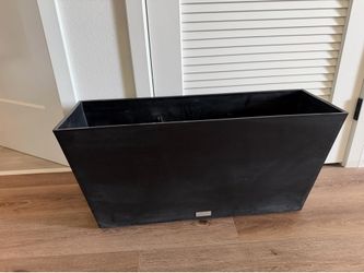 Resin plant pot