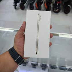 iPhone Air 256GB Unlocked! Finance For $50 Down Payment!! 