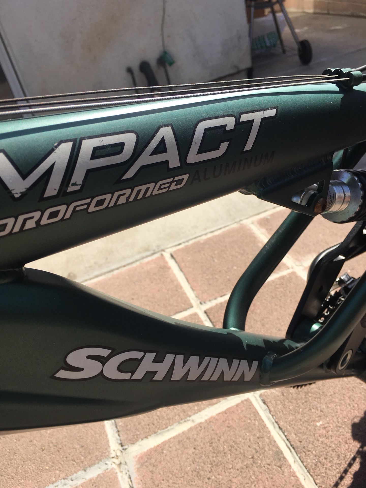 Schwinn. Impact Hydroformed aluminum. 26 wheels. Front and rear