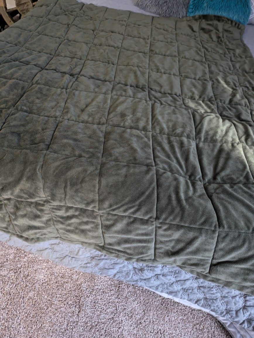 Green Quilted Warm Throw Blanket