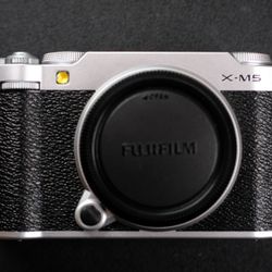 Fujifilm X-M5 Silver Agent + Xf27f2.8 Pancake