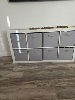 Mueble con 8 containers