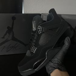 Jordan 4 | Black Cats