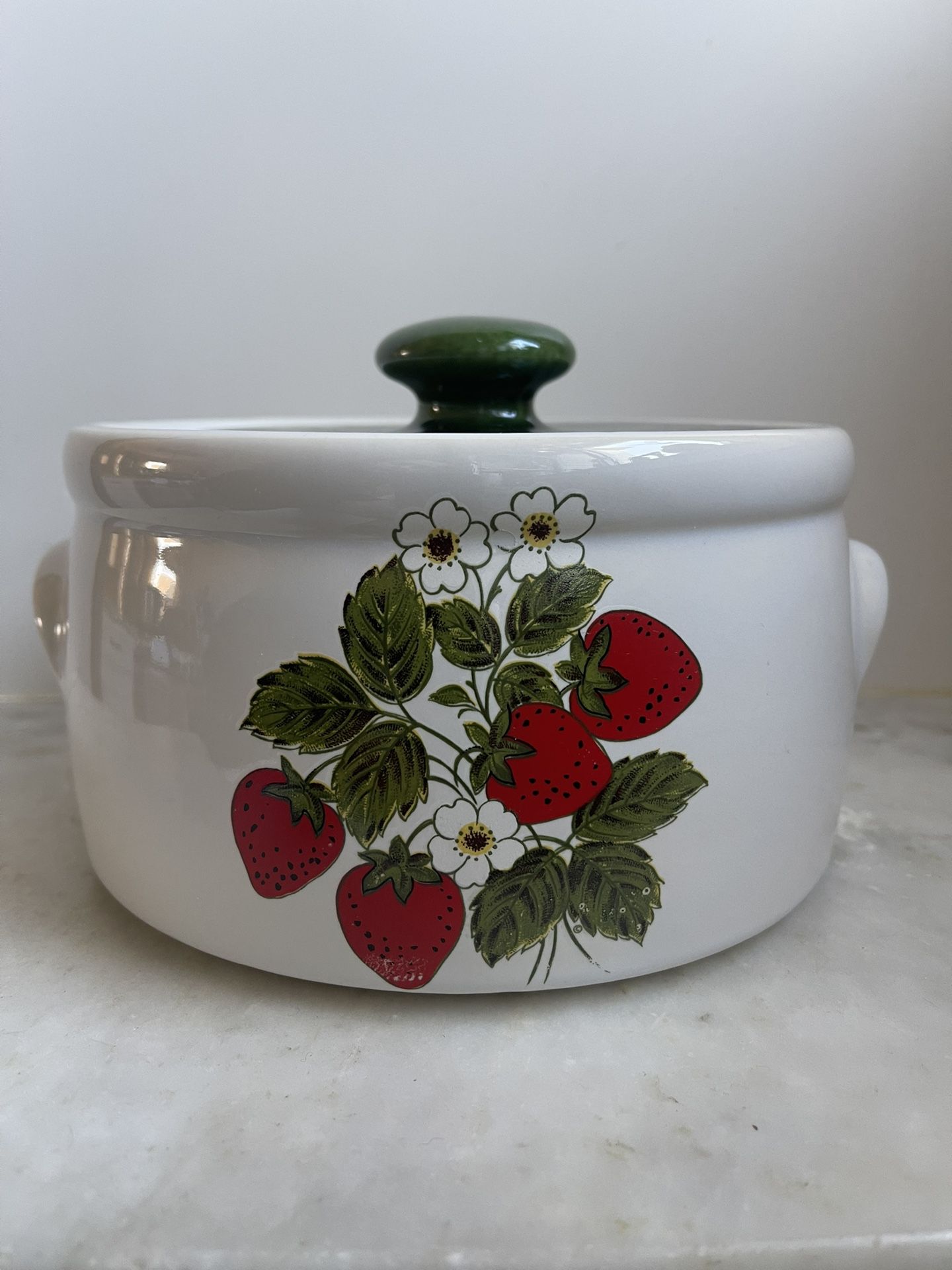 Vintage MCCOY 1421 Strawberry 2 QT Casserole Dish Ceramic Kitchen Canister, Cookie Jar