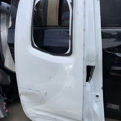 King Cab Door RH Nissan Frontier 2009 - 18
