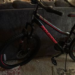 24 In Mongoose Bike Black