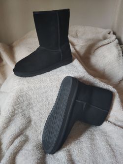 Ugg women's NWB 10W  Boots