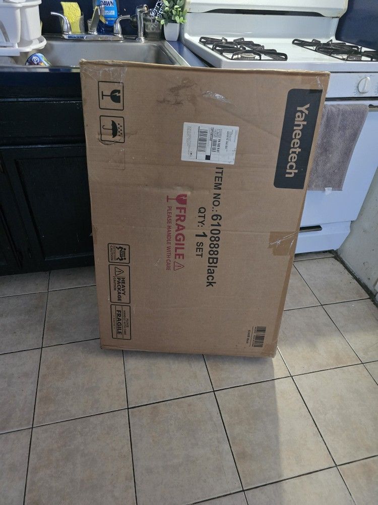 Brand NEW Massage Table By Yaheetech In Black