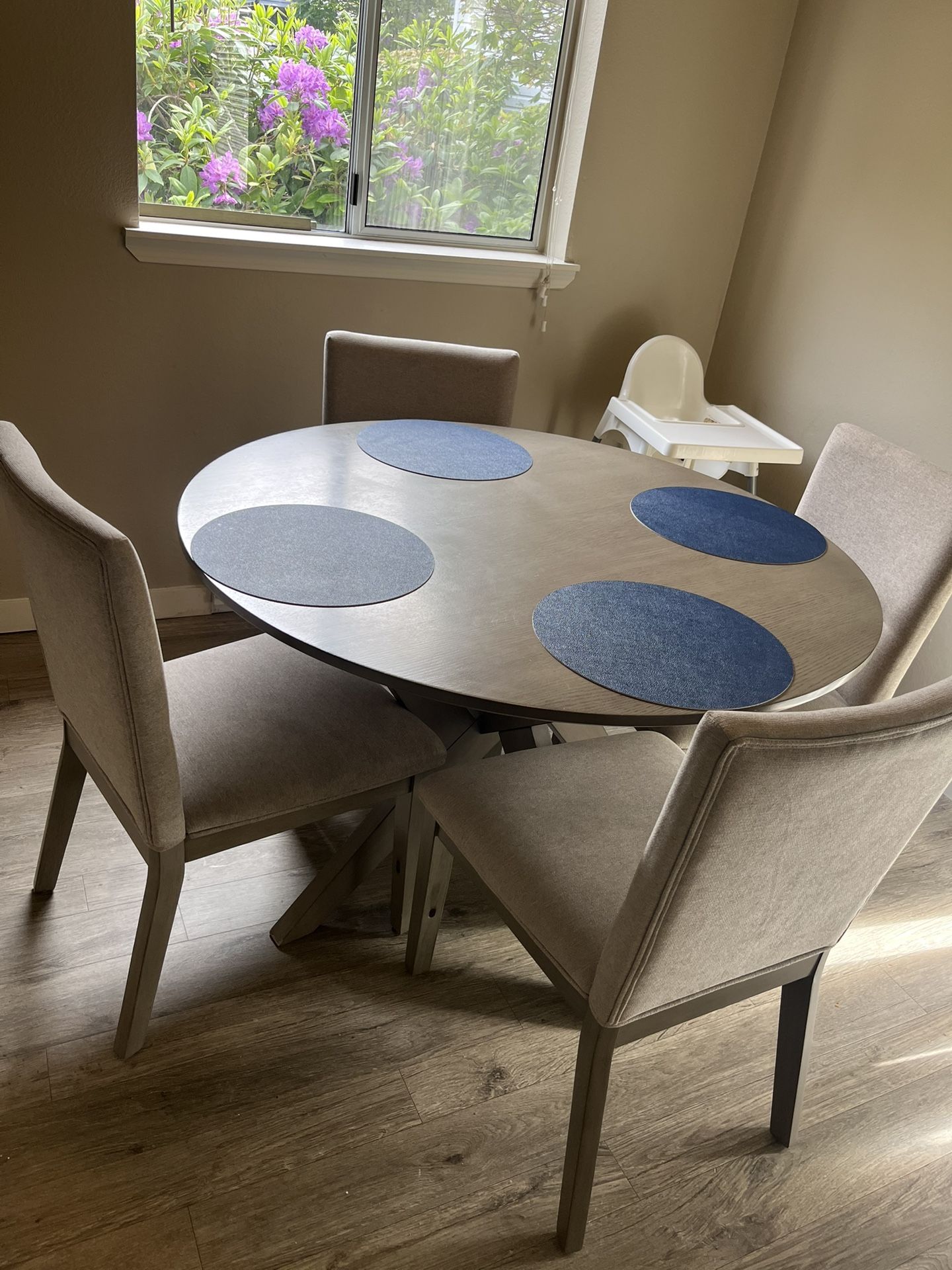 Round Dining Table W/ 4 Chairs
