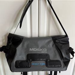 Mosko Moto Scout D-25 Waterproof Duffle/Tail Bag Backpack For Adventure Motorcycle Perfect Condition, No Issue, No Rip, No tear, No Worn Spots, No Sto