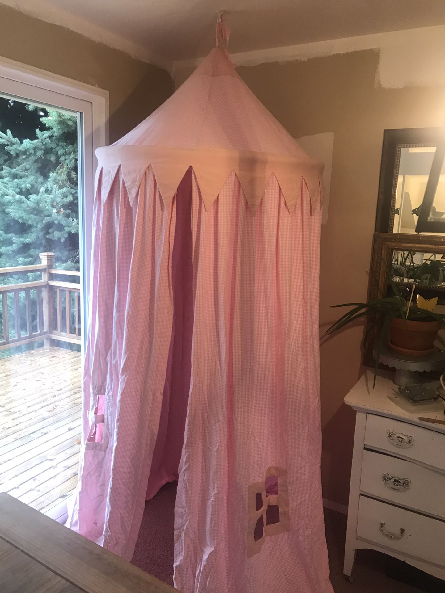 Land Of Nod Crate And Barrel Pottery Barn Play Tent / Canopy / Play House Pottery Barn
