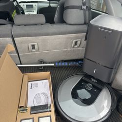 Roomba i8 Self Emptying Vacuum 