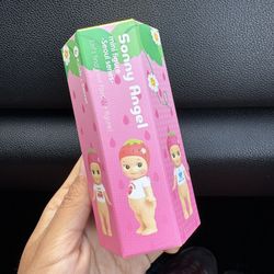 Strawberry Sonny Angel
