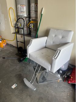 Salon chair