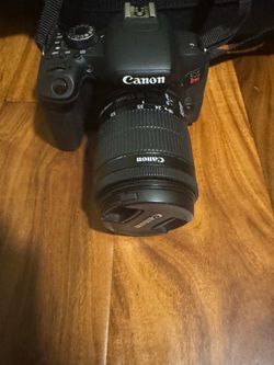 Canon Rebel T7I EOS with 18-55mm Lense Great Condition 8 PC Set
