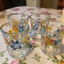 4 Vasos Nuevos  $3.00