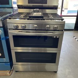 Samsung 30” freestanding range with air fry