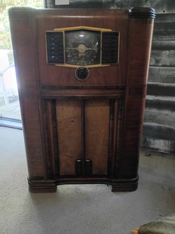 1942 Zenith Console Radio