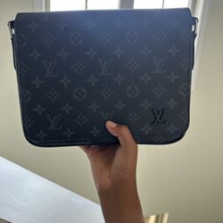 Louis Vuitton Messenger Bag