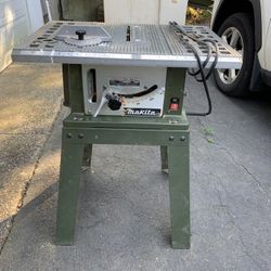 Makita 2708 Table Saw 115V 4500 RPM with stand and crosscut guide for Sale in Huntingtn Sta NY OfferUp