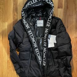 Moncler Jacket (M,XL)