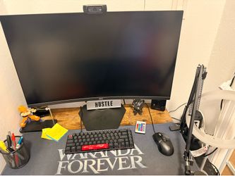 Dale curved screen gaming monitor with camera