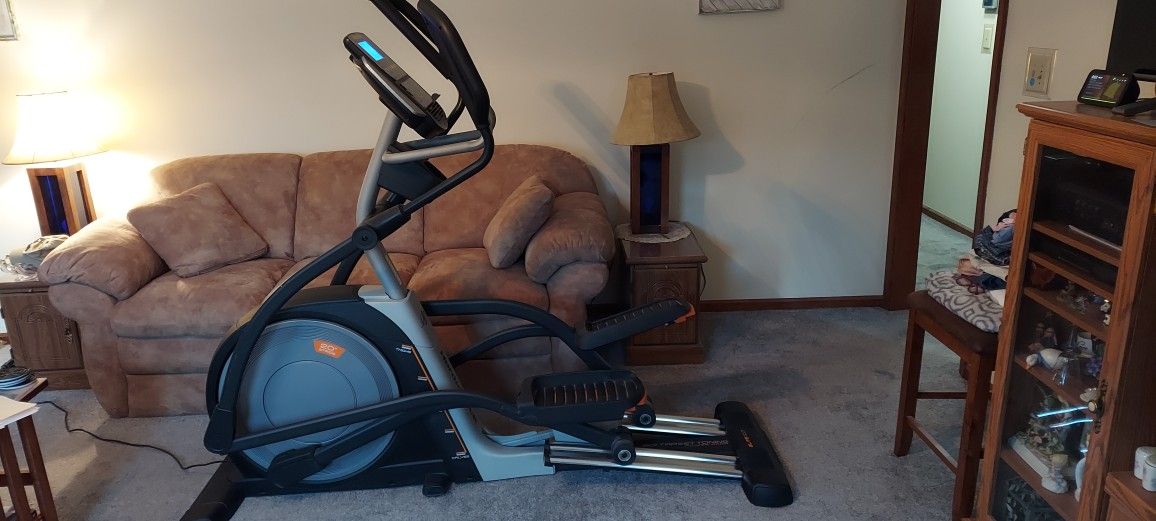 NordicTrack Elite 10.7 Eliptical 
