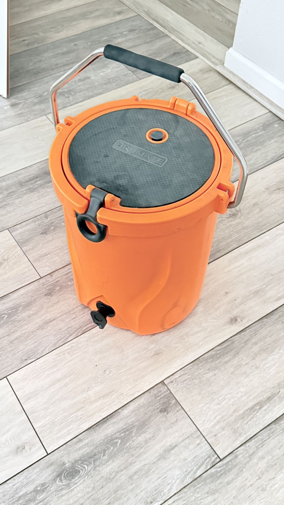 Brumate Carry Around Jug