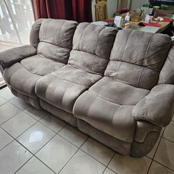 Manual Reclining Couch (Pick Up ASAP)