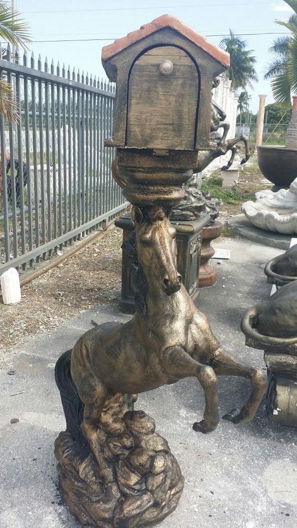 Small Horse mailbox