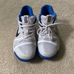 Kyrie Boys Shoes Size 2