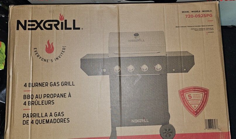 Nexgrill
4-Burner Propane Gas Grill in Black with Stainless Steel Main Lid