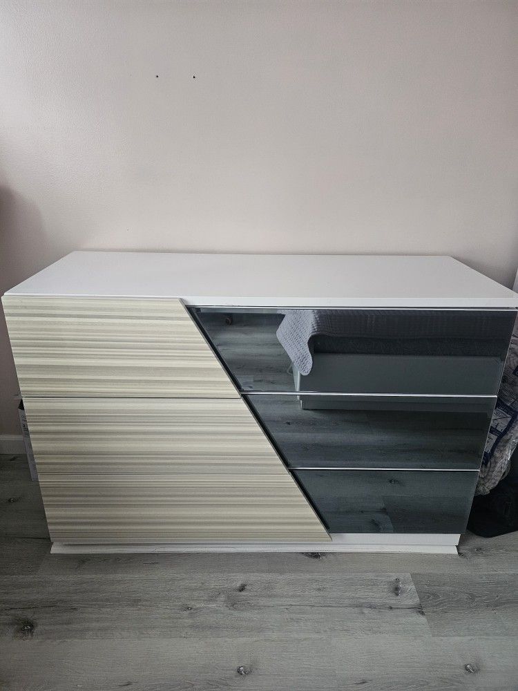 Master Manchester 3-Drawer Poplar Wood Bedroom Dresser In Zebra/White