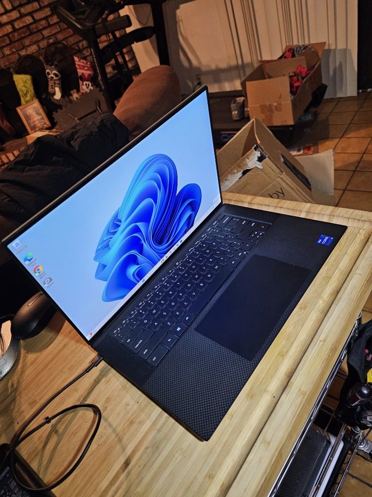 Dell XPS Gaming PC Intel i7-11800HCPU 32GB Ram 1TB SSD GPU: NVIDIA RTX 3050