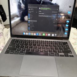 MacBook Air (1.1GHz Intel Core i5, 8gb RAM 512gb Storage) 13 Inch 